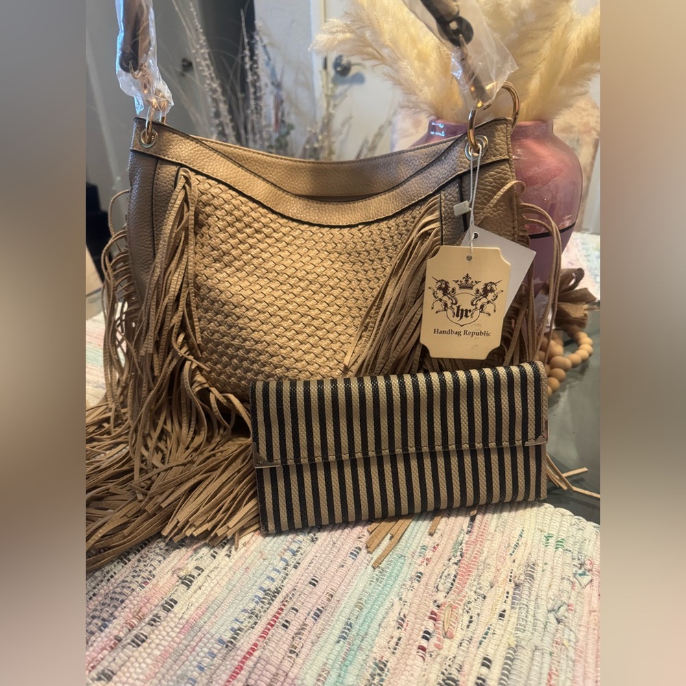 🌸BOHO babe long fringe chevron hobo XL 3 way bag NWT‼️